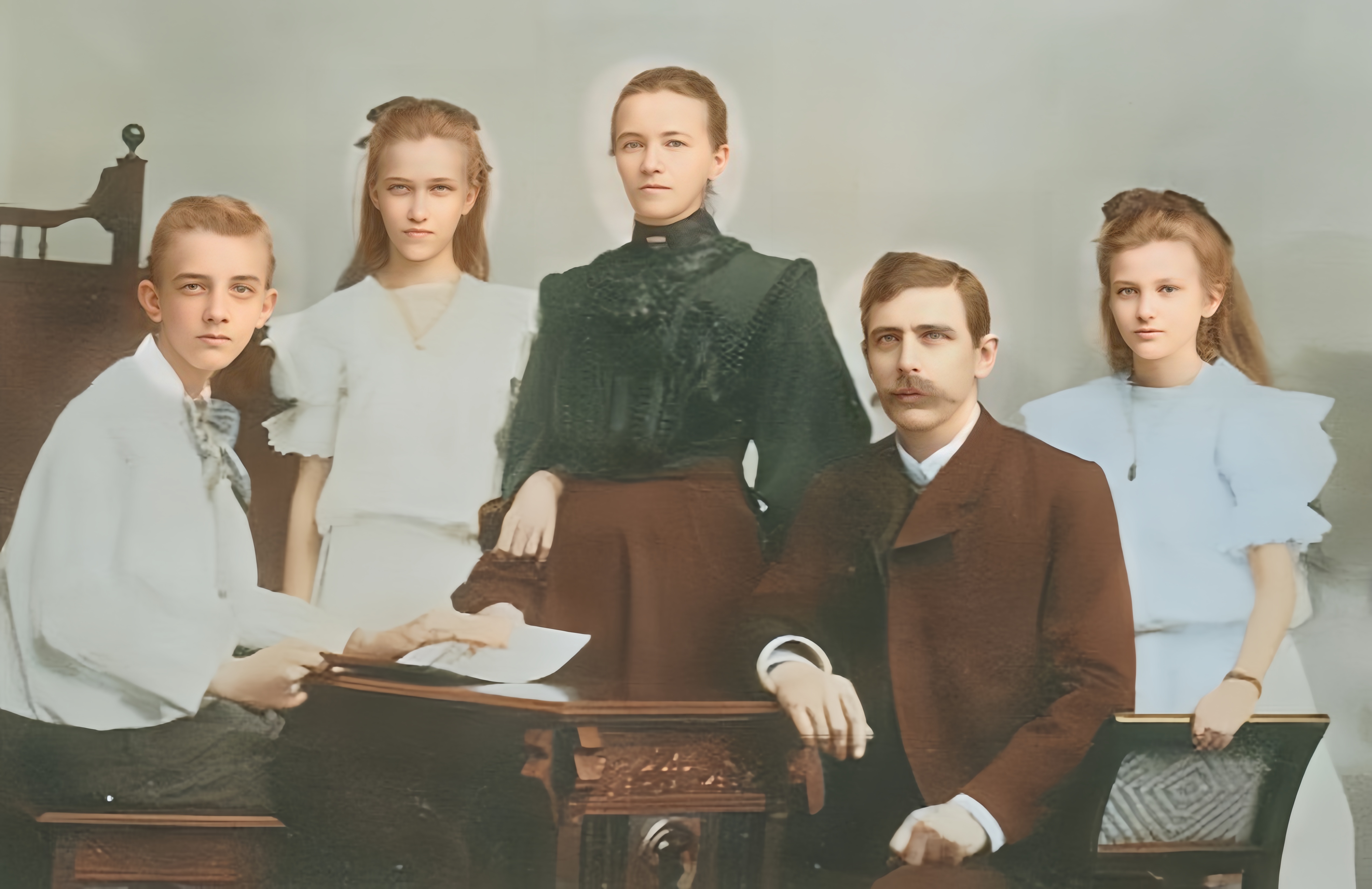 Jemaat di Depan Gereja